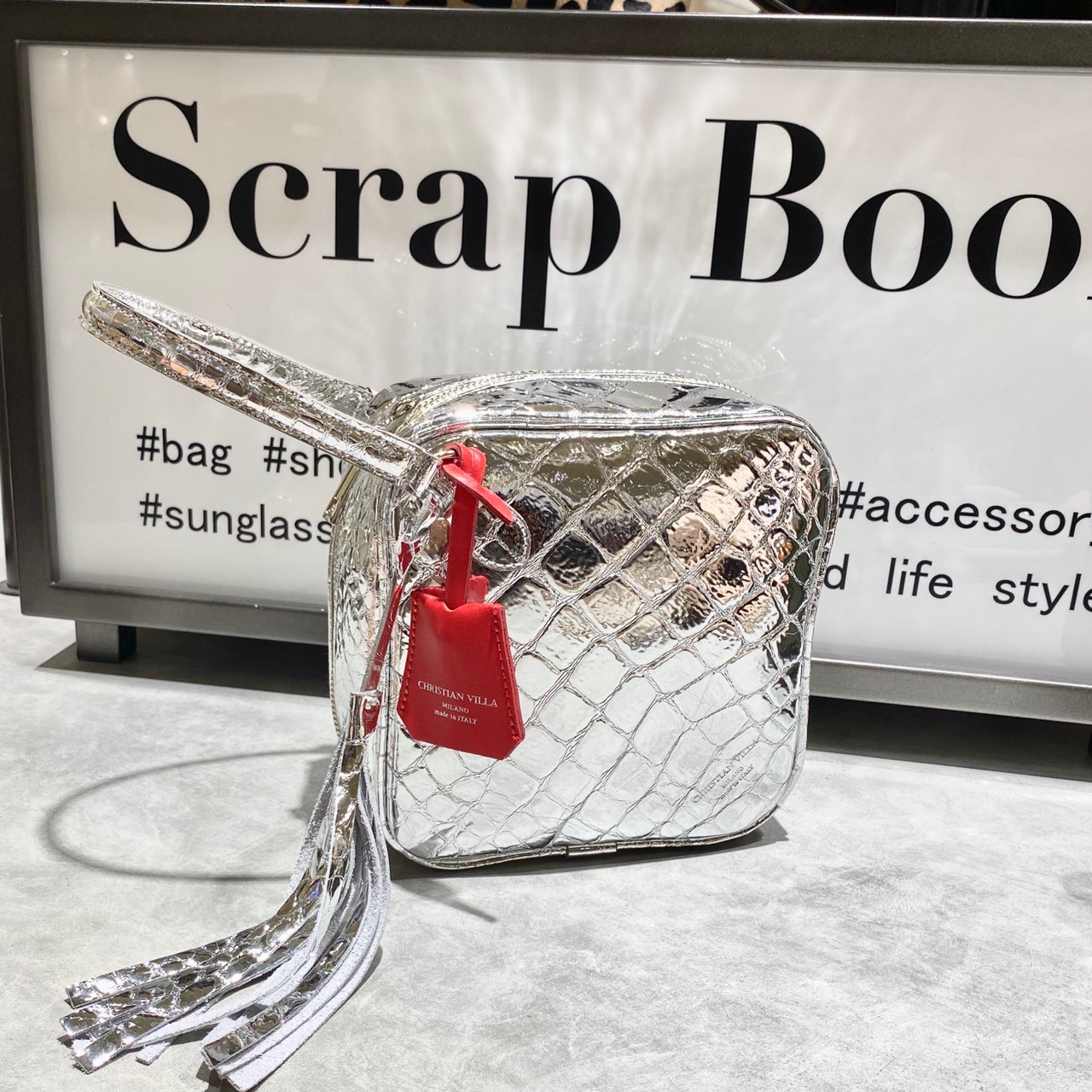 CHRISTIAN VILLA　ScrapBook クリスチャンヴィラ　スクラップブック　渋谷ヒカリエShinQs イタリア製　ミラノ　ショルダーバッグ　ダイヤ型バッグ　タッセル付きバッグ　ハンドバッグ　牛革　クロコ型押し　シルバー箔バッグ