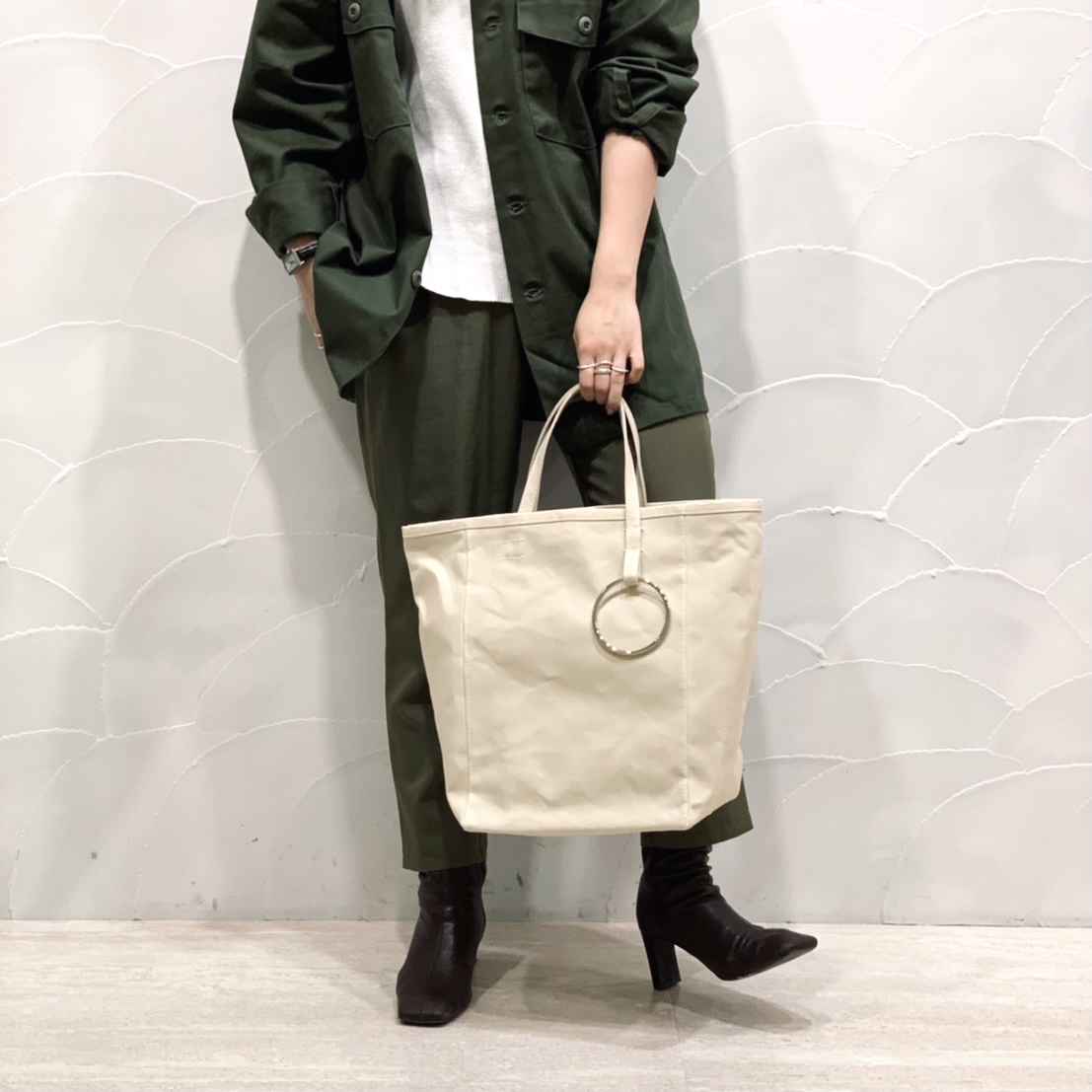 scrap book スクラップブック　横浜ルミネ　LUMINE 横浜　atneK アトネック　トートバッグ　tote bag ハンドバッグ handbag 軽い　シンプル　A4サイズ