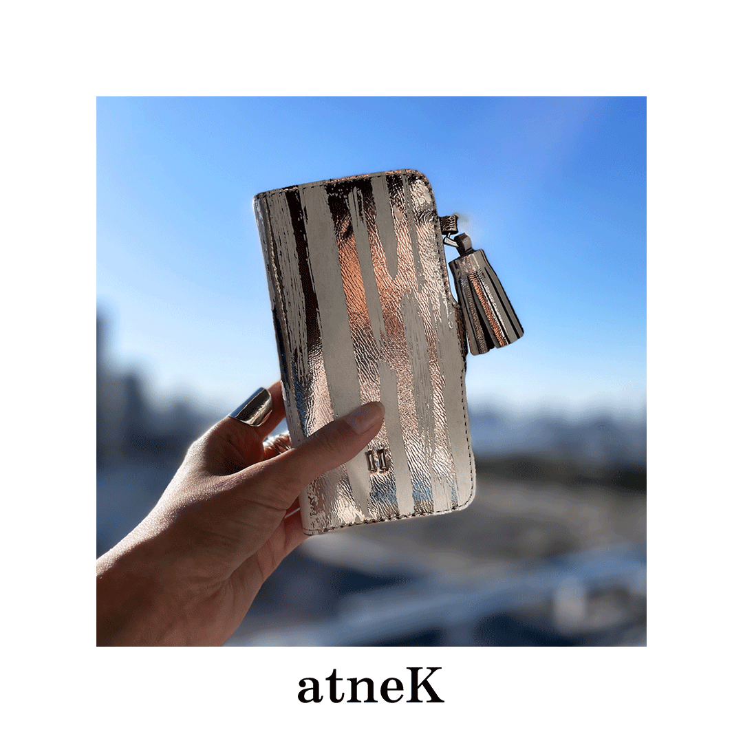 atneK　ゴールド　Scrap Book　財布アイフォン　６　７　８　SE　ケース　かわいい　おしゃれ